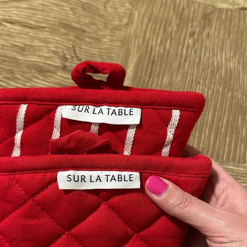 NWOT Sur La Table Red and White Quilted Oven Mitts